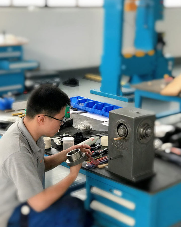 BUSS-Servicetechniker-e1605606168799x912