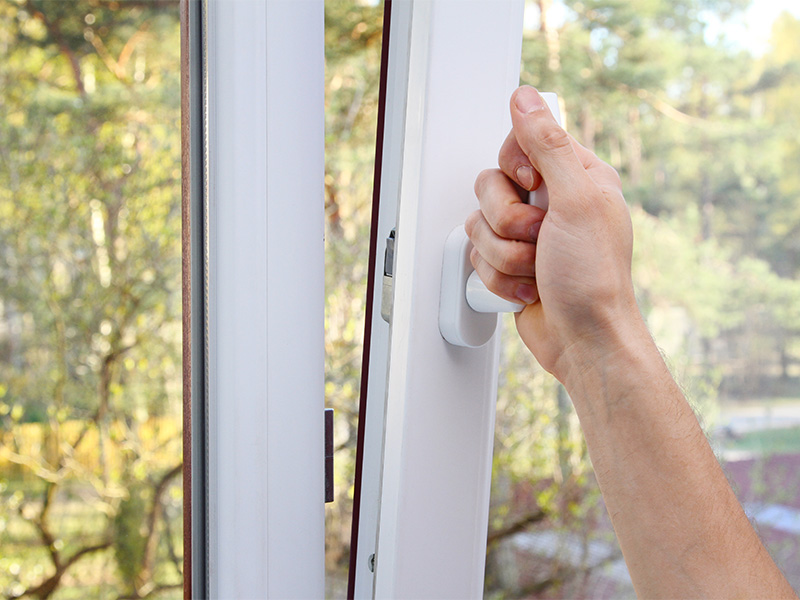 Fensterrahmen mit Dichtungen als Beispiel für die Compoundierung von Hard- und Soft-PVC