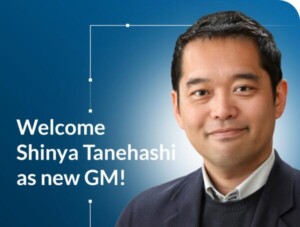 buss_general-manager-japan_shinya-tanehashi_WEB-curved-600×454 Image of BUSS Japan New General Manager Shinya Tanehashi on BUSS brand-blue background.