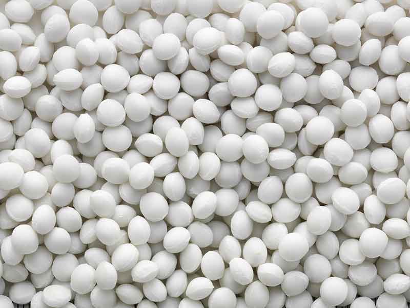 Weißes Granulat, hergestellt in einem Hotmelt Compoundier-System