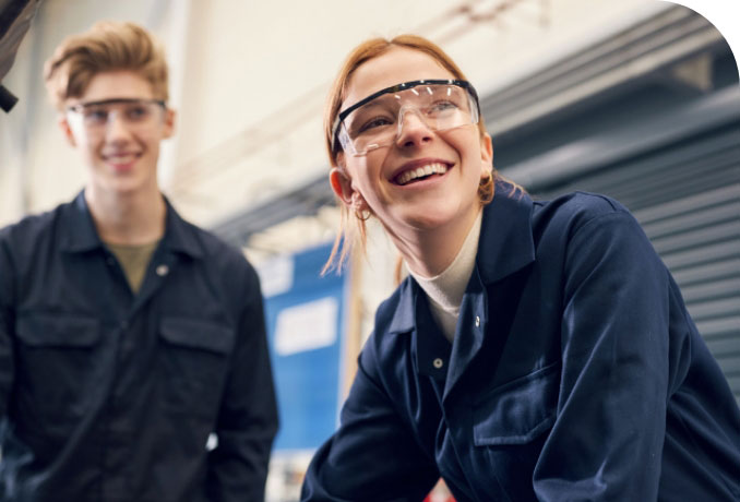 karriere-bei-buss_mission_excellence-in-compounding_azubis-im-blaumann