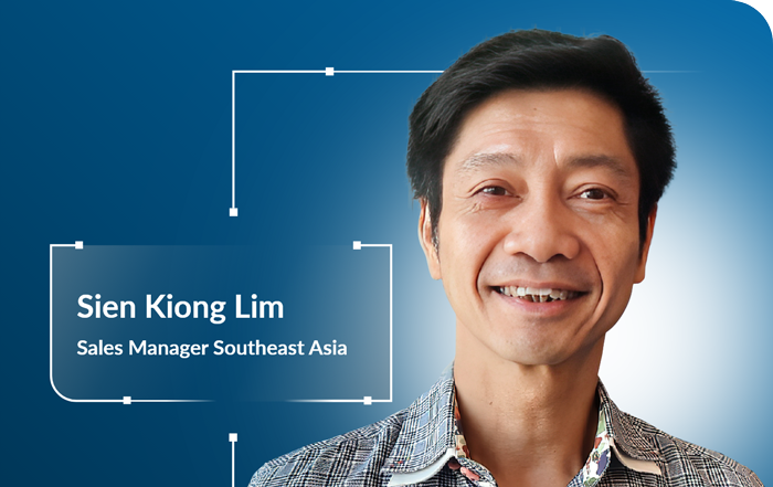 Image of BUSS Sales agent Sien Kiong Lim on BUSS brand-blue background.